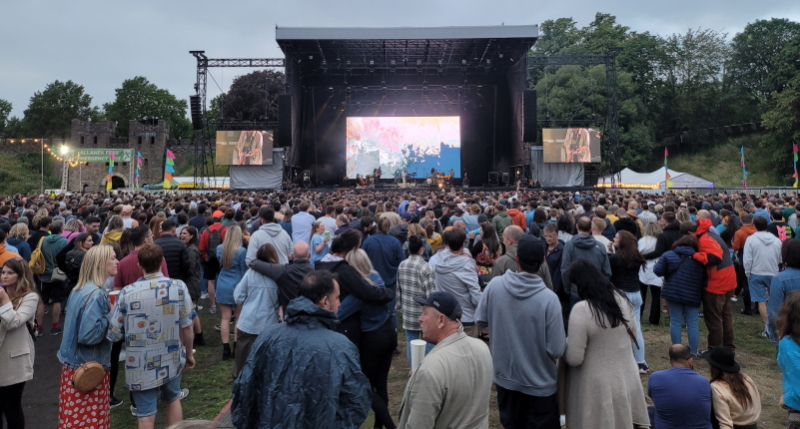 MartinAudio CardiffCastle 01 crowd